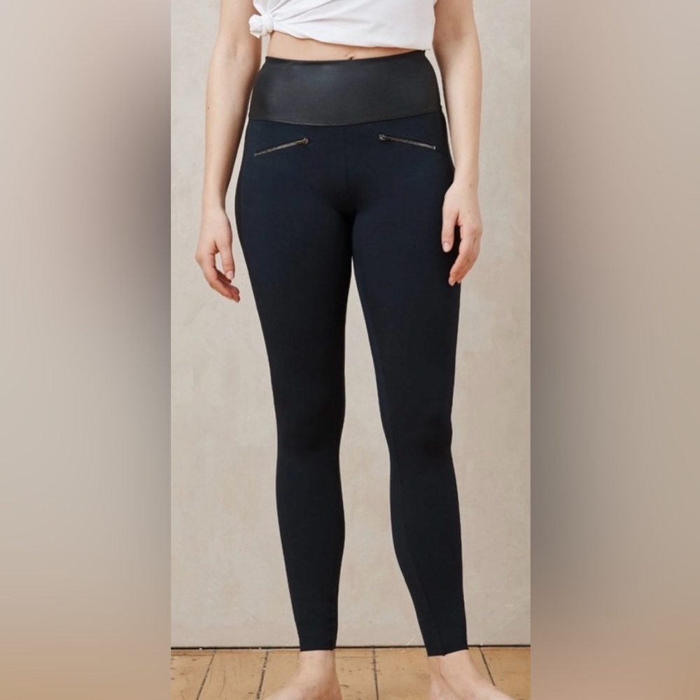 ADAY Midnight Navy Throw It Higher Leggings Size Small